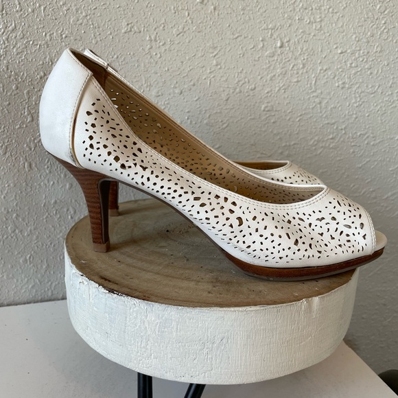 Kelly & Katie White Weave Heels Size 7.5 EUC - Picture 5 of 8